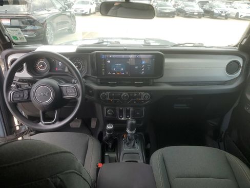 Used 2025 Jeep Wrangler Sport AWD/4WD image 9