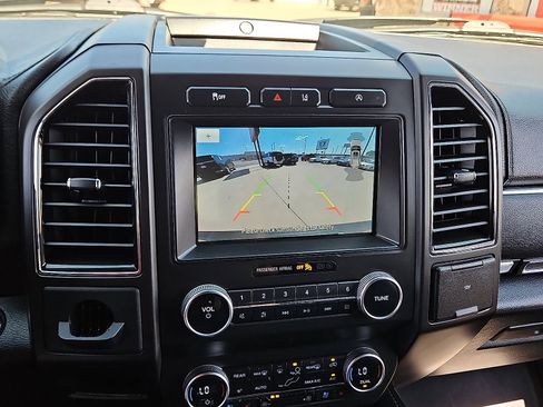 Used 2020 Ford Expedition Limited image 18