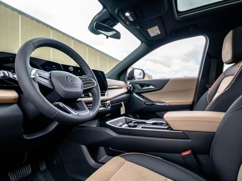 New 2026 Chevrolet Equinox ACTIV AWD/4WD image 5