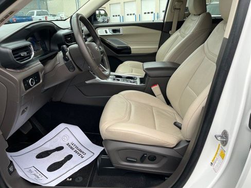 Certified 2024 Ford Explorer Platinum w/ Technology Package AWD/4WD image 21