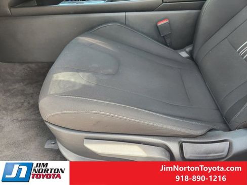 Used 2025 Hyundai Elantra SEL FWD image 24