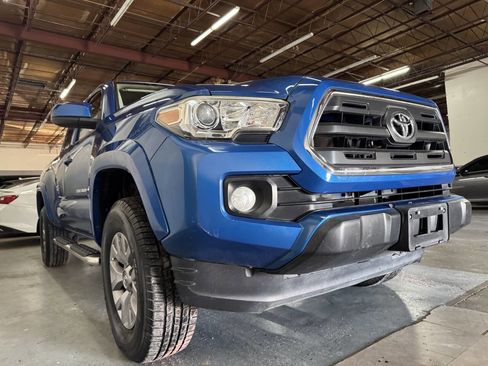 Used 2017 Toyota Tacoma SR5 w/ Tow Package RWD image 6