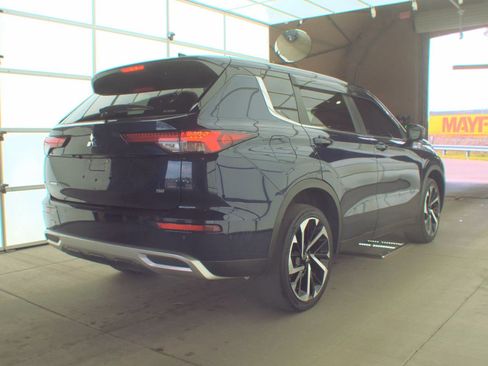 Used 2023 Mitsubishi Outlander SE AWD/4WD image 6