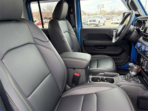 Used 2025 Jeep Gladiator Sport image 19