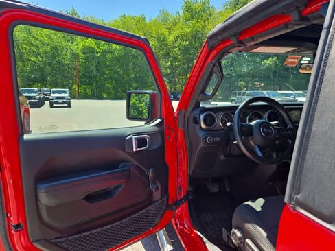 Used 2019 Jeep Wrangler Sport AWD/4WD image 11