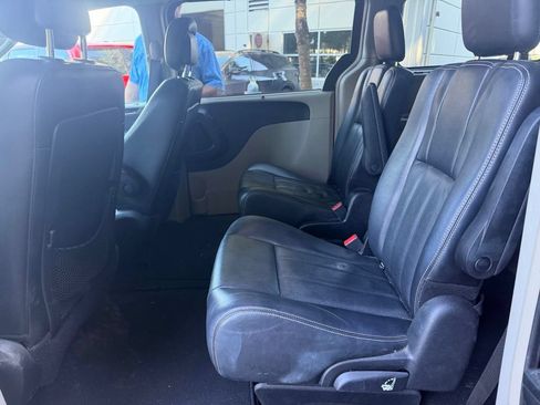 Used 2012 Chrysler Town & Country Touring-L w/ Driver Convenience Group FWD image 15