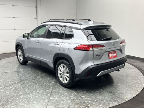 Used 2022 Toyota Corolla Cross LE AWD/4WD image 2