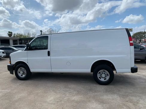Used 2017 Chevrolet Express 2500 RWD image 9
