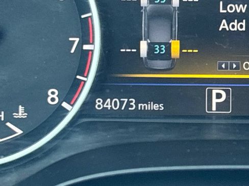 Used 2017 Nissan Maxima SR FWD image 23