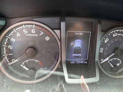 Used 2019 Toyota Tacoma TRD Off-Road w/ TRD Premium Off Road Package AWD/4WD image 8