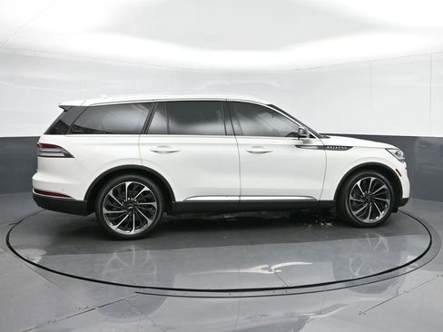 Used 2020 Lincoln Aviator Reserve w/ Equipment Group 202A image 8