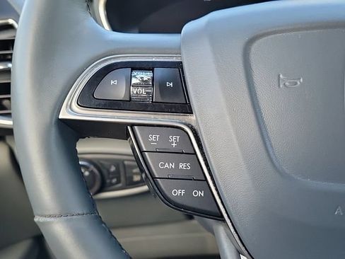 Used 2019 Lincoln Nautilus Reserve FWD image 15