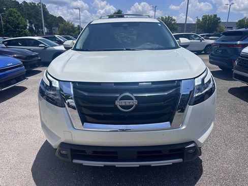 Used 2023 Nissan Pathfinder Platinum AWD/4WD image 2