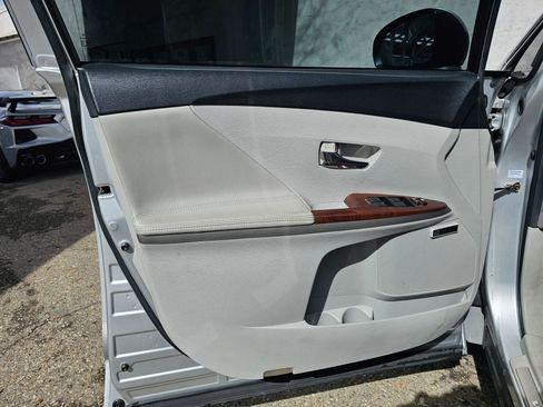 Used 2011 Toyota Venza w/ Premium Pkg #2 image 10