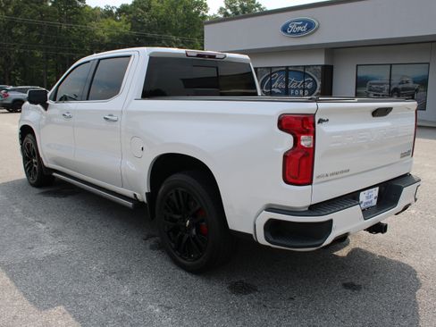 Used 2019 Chevrolet Silverado 1500 High Country w/ Technology Package AWD/4WD image 8