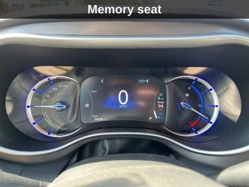 Used 2024 Chrysler Pacifica Limited FWD image 12