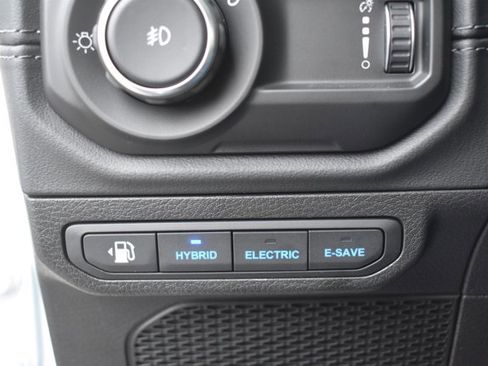 Used 2024 Jeep Wrangler Unlimited Sahara image 30