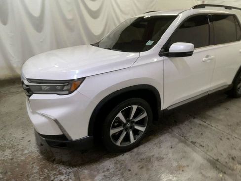 Used 2025 Honda Pilot Touring image 4