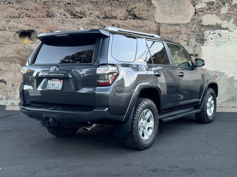 Used 2018 Toyota 4Runner SR5 Premium w/ Convenience Package AWD/4WD image 4