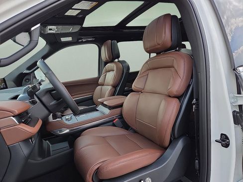 New 2026 Lincoln Navigator L Reserve AWD/4WD image 16