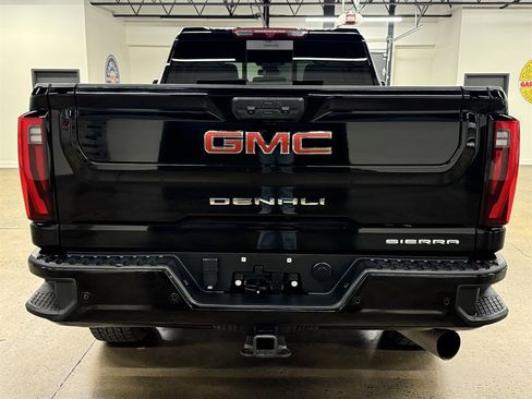 Used 2024 GMC Sierra 2500 Denali image 11