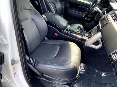 Used 2018 Land Rover Range Rover HSE image 30