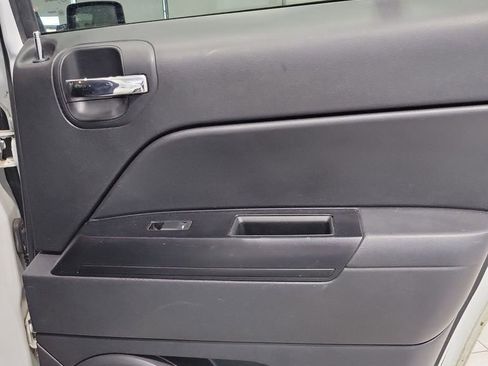 Used 2017 Jeep Patriot High Altitude FWD image 14