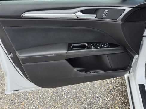 Used 2016 Ford Fusion SE FWD image 26