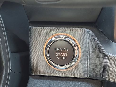 Used 2024 Ford F250 Platinum w/ FX4 Off-Road Package image 17