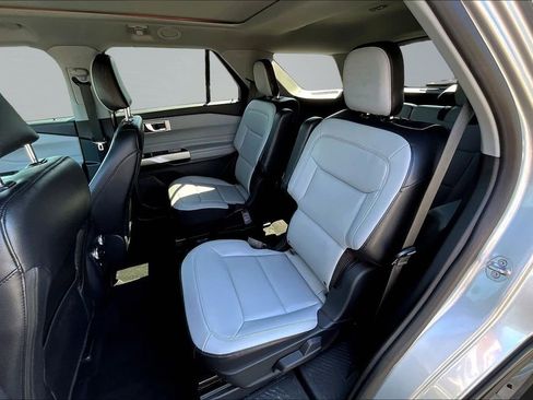 Used 2021 Ford Explorer XLT w/ Equipment Group 202A AWD/4WD image 25
