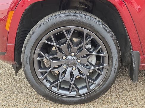 Used 2023 Jeep Grand Cherokee L Summit w/ High Altitude Package image 11