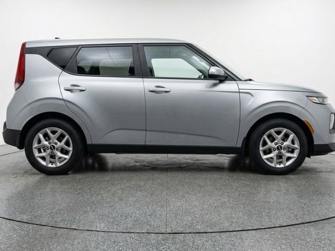 Used 2025 Kia Soul LX w/ LX Technology Package image 11