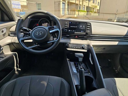 Used 2023 Hyundai Elantra SEL FWD image 18