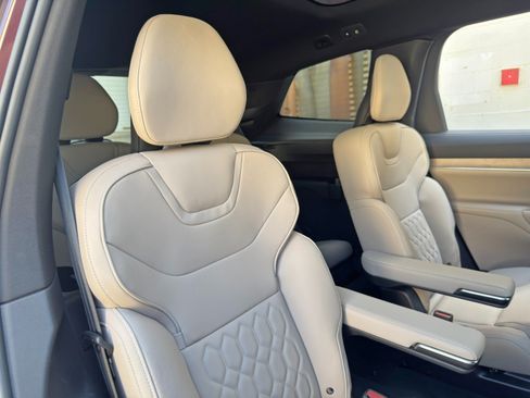 Used 2025 Volvo EX90 Ultra AWD/4WD image 39