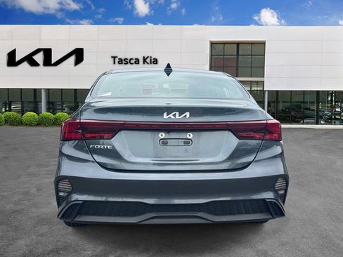 Used 2023 Kia Forte LXS w/ LXS Technology Package FWD image 5
