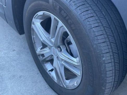 Used 2024 GMC Terrain SLE w/ Driver Convenience Package image 3