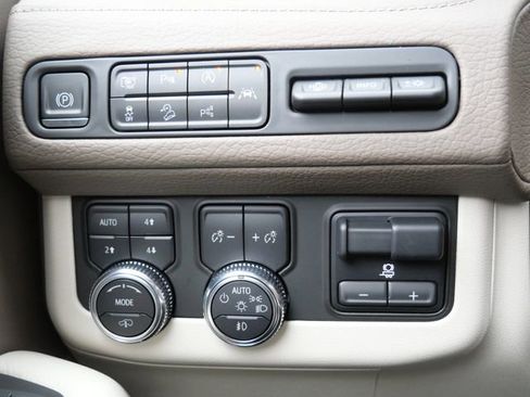 Used 2023 GMC Yukon Denali image 20