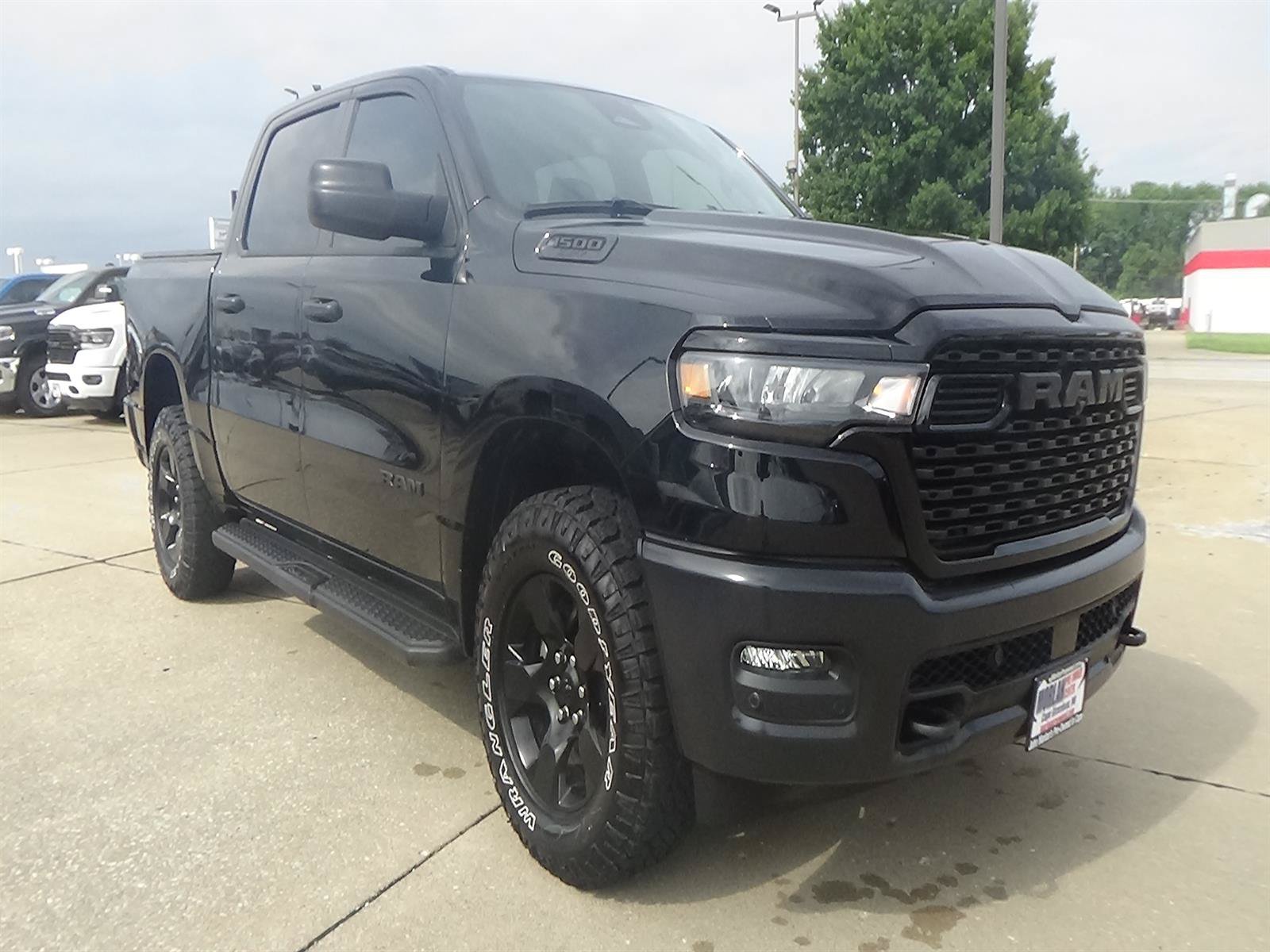 Used 2025 RAM 1500 Warlock AWD/4WD image 4