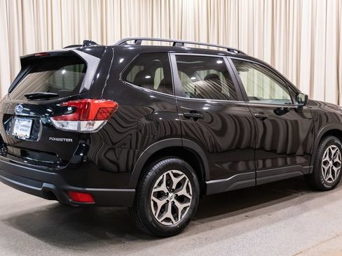 Used 2023 Subaru Forester Premium AWD/4WD image 6