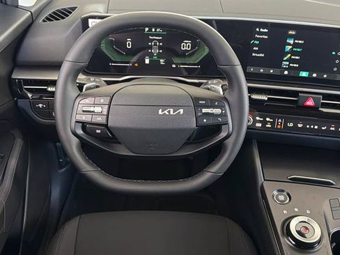 New 2026 Kia Sportage LX FWD image 16