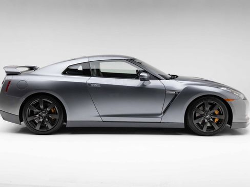 Used 2010 Nissan GT-R Premium AWD/4WD image 15