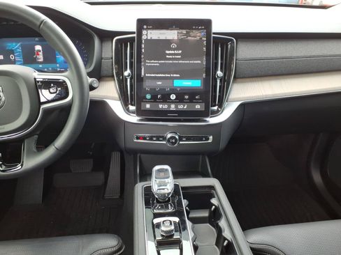 Used 2025 Volvo XC90 B5 Ultra AWD/4WD image 14