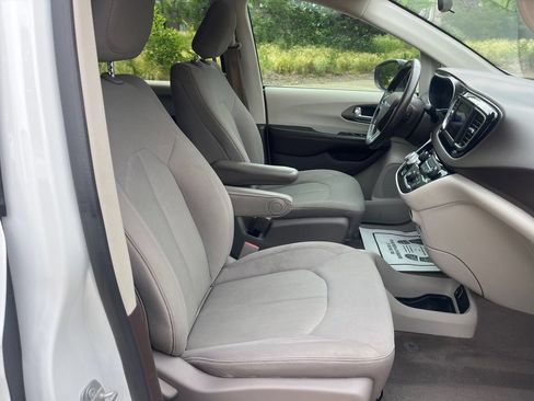 Used 2020 Chrysler Voyager LX w/ Cold Weather Group FWD image 23