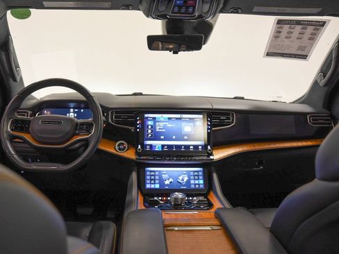 Used 2022 Jeep Grand Wagoneer Series II w/ Premium Group II image 30