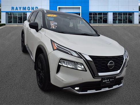 Used 2021 Nissan Rogue Platinum image 9