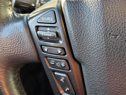 Used 2024 Nissan Titan SV w/ SV Convenience Package image 25