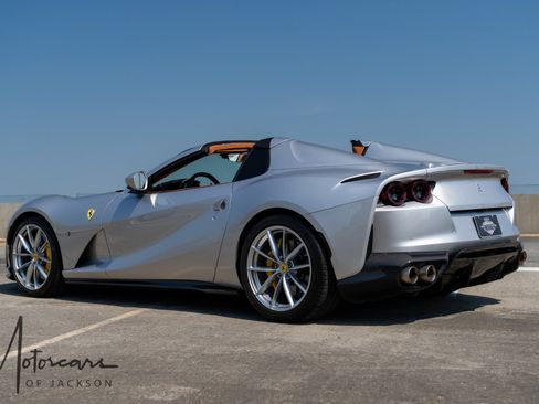 Used 2022 Ferrari 812 GTS image 11