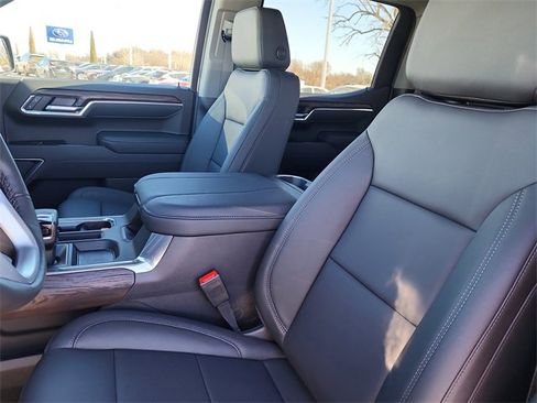 New 2026 GMC Sierra 1500 SLT w/ SLT Premium Plus Package image 17