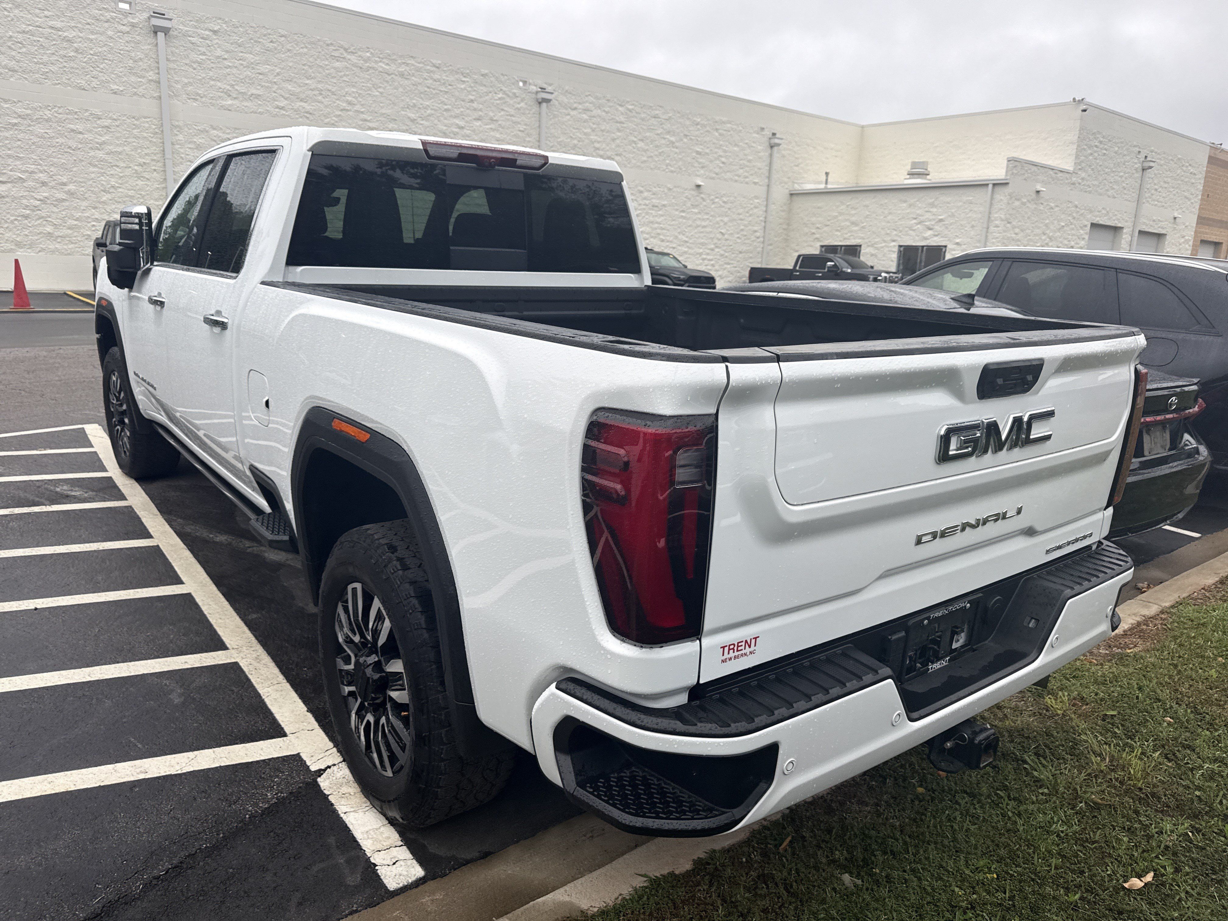 Used 2026 GMC Sierra 2500 Denali Ultimate AWD/4WD image 10
