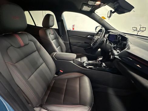 Used 2025 Chevrolet Trax RS FWD image 27